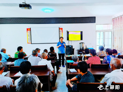 江汉大学教授开设科技课堂 引导农民科学种菇