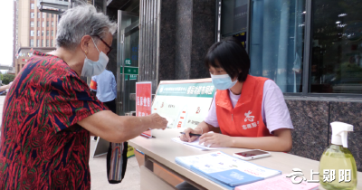 区政务服务中心医保窗口：服务“前移”防控给力