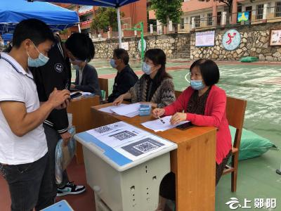 区二中扎实做好新生入学工作