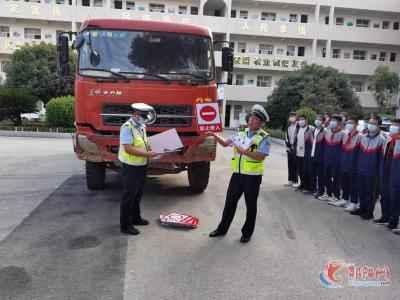 郧阳交警：交通安全宣传进校园