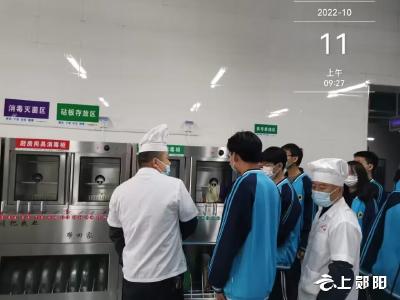 郧阳区一中：师生合力督导，打造放心食堂