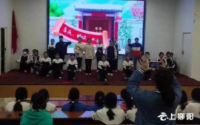 郧阳科技学校：阵阵书香溢满园  琅琅书声颂祖国