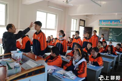 郧阳区实验中学： 打造高效课堂 力促“双减”落地