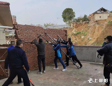 严格落实“五个第一时间” 坚决遏止违建行为