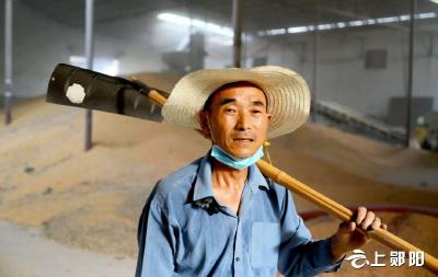 他欠债近百万，却没有一句骂名