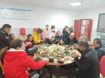 郧阳区社会福利院为老人们集体过生日