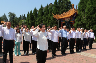 郧阳区实验中学：革命老区开展一线学习