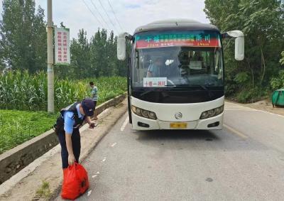 暖心！村民物品遗落客车上，郧阳民警跨省追回…