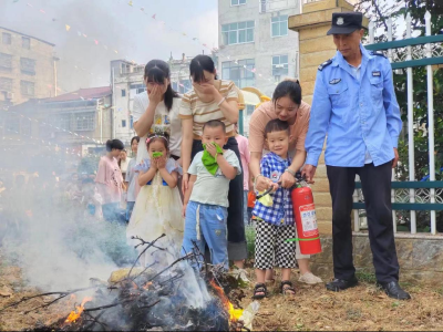 南化塘镇中心中心幼儿园开展消防应急疏散演练