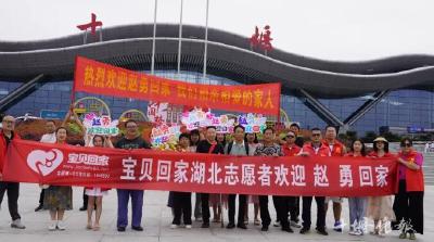 少年出走，漂泊46年后，他终于回家了...