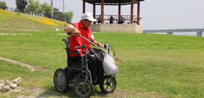 杨进举：身残志坚 义务护水