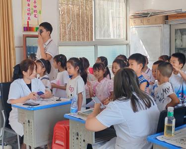 郧阳区城关一小开展学生视力检测活动