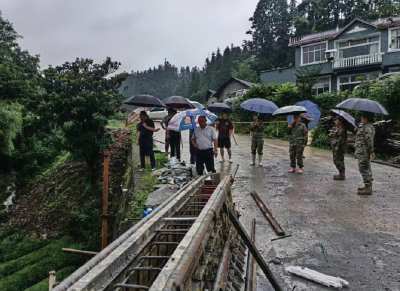 闻“汛”而动！鹤峰贺英女子民兵连风雨中展现“她”力量