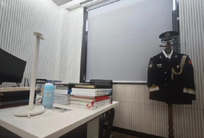 他编织的数据天网仍在守护这个城市，战友深情追忆一等功臣万松的往事