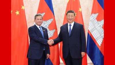 习近平会见柬埔寨首相洪玛奈 