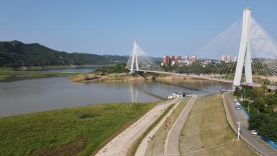 郧阳区人大常委会开展“守水护水·清洁家园”志愿活动