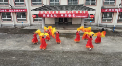 青曲镇：文艺汇演进福利院 欢声笑语话温情