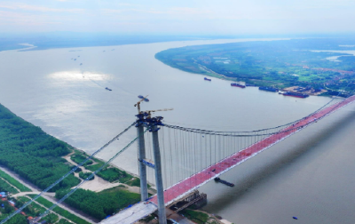 “强核、壮圈、带群”，做好三篇文章