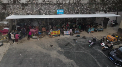 久久为功建设滨江花园城 | 建设遮雨亭 温暖修鞋匠