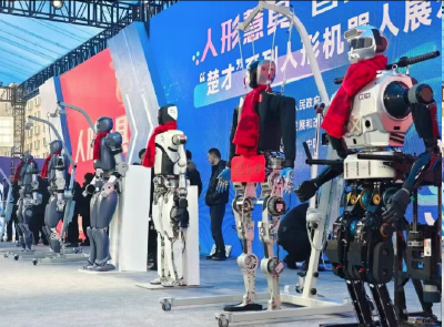 还记得去年出道的那10位“网红”吗