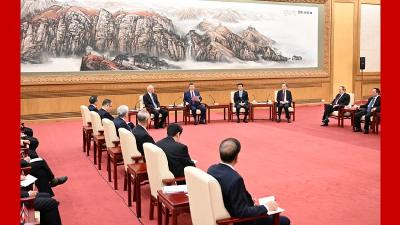 [视频]习近平同党外人士共迎新春 代表中共中央 向各民主党派 工商联和无党派人士 向统一战线广大成员 致以诚挚问候和美好祝福