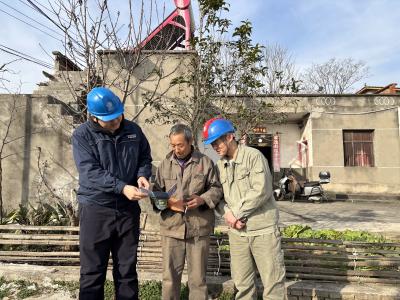 国网郧县供电公司：红马甲翻山越岭把“安心电”送到茶农心坎上