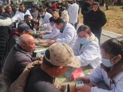 郧阳区杨溪铺卫生院开展健康体检义诊活动