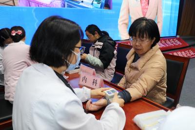 郧阳区实验中学开展“三八”妇女节系列庆祝活动