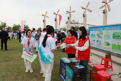 市生态环境局郧阳分局开展国家安全教育日宣传活动