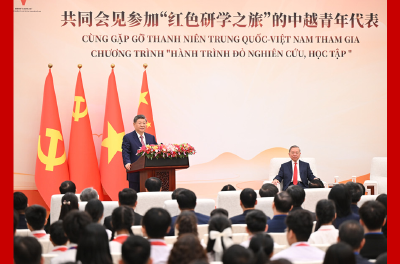 习近平同苏林共同会见中越青年代表 