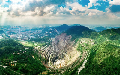 矿坑为幕，绿茵为台！黄石楚超，藏着青铜古城的热血与浪漫