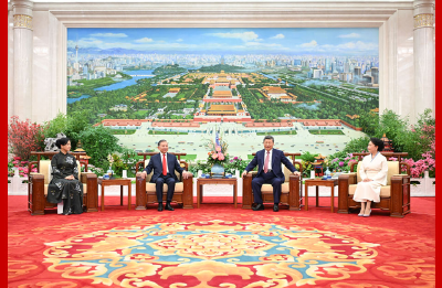 习近平夫妇同苏林夫妇亲切话别 