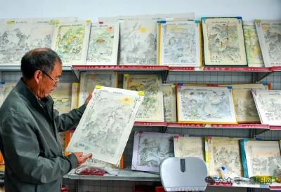 为爱执笔！七旬老人用彩铅画出“第二人生”