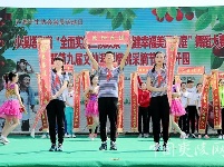 二孩政策进山乡 樱桃采摘闹热乡村游