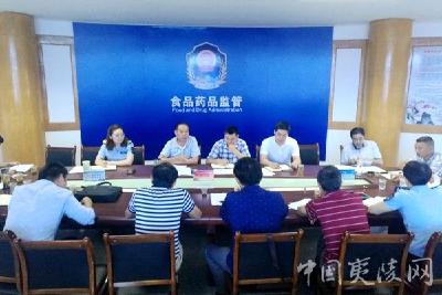 鸦鹊岭镇召开食药安全半年总结会