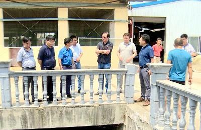 陈勇院士考察夷陵区畜牧产业发展情况