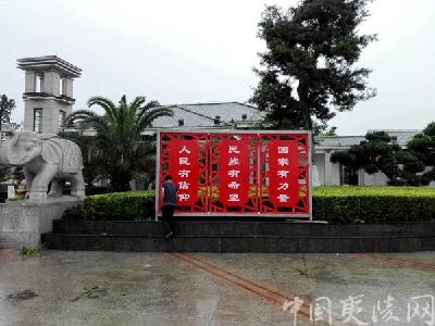 ​【城管局】夷陵区城管局增设公益广告 助力文明城市创建
