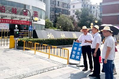 刘传钢实地实督实抓促营盘社区文明城市创建