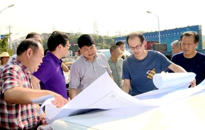 周青调研“三路一匝”项目建设进展情况