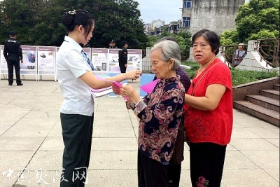 望江社区开展“低碳环保文明行”环保科普活动