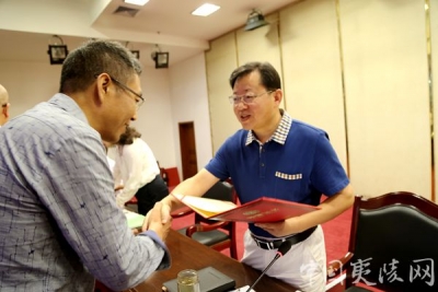 夷陵区政府中心组集中学习电商知识 助推夷陵电商发展