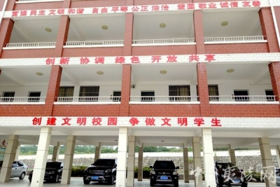 龙镇小学：我为文明创建出份力