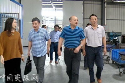 伍万平调研民族宗教和港澳台侨工作