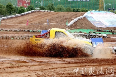 全国汽车场地越野大奖赛在夷陵区开赛