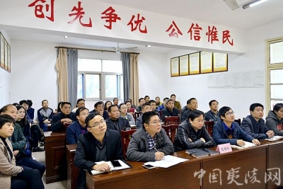 鸦鹊岭镇43个党支部认真收看十九大开幕会