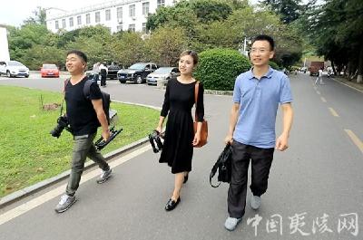 夷陵电视台首档大型访谈节目《天南地北夷陵人》今日开播