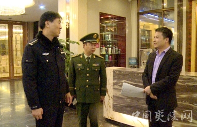 夷陵区公安和消防部门联合出击夜查消防安全