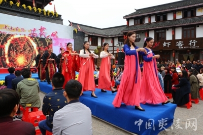 复古相亲文化活动在龙泉铺古镇浪漫上演