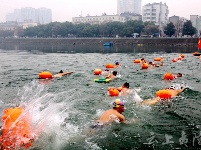 河畅 水清 岸绿 景美！冬泳爱好者畅游黄柏河......