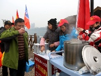 河畅 水清 岸绿 景美！冬泳爱好者畅游黄柏河......